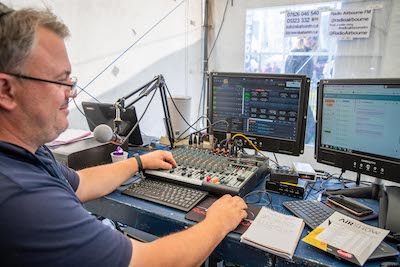 Listen to commentary - Airshow